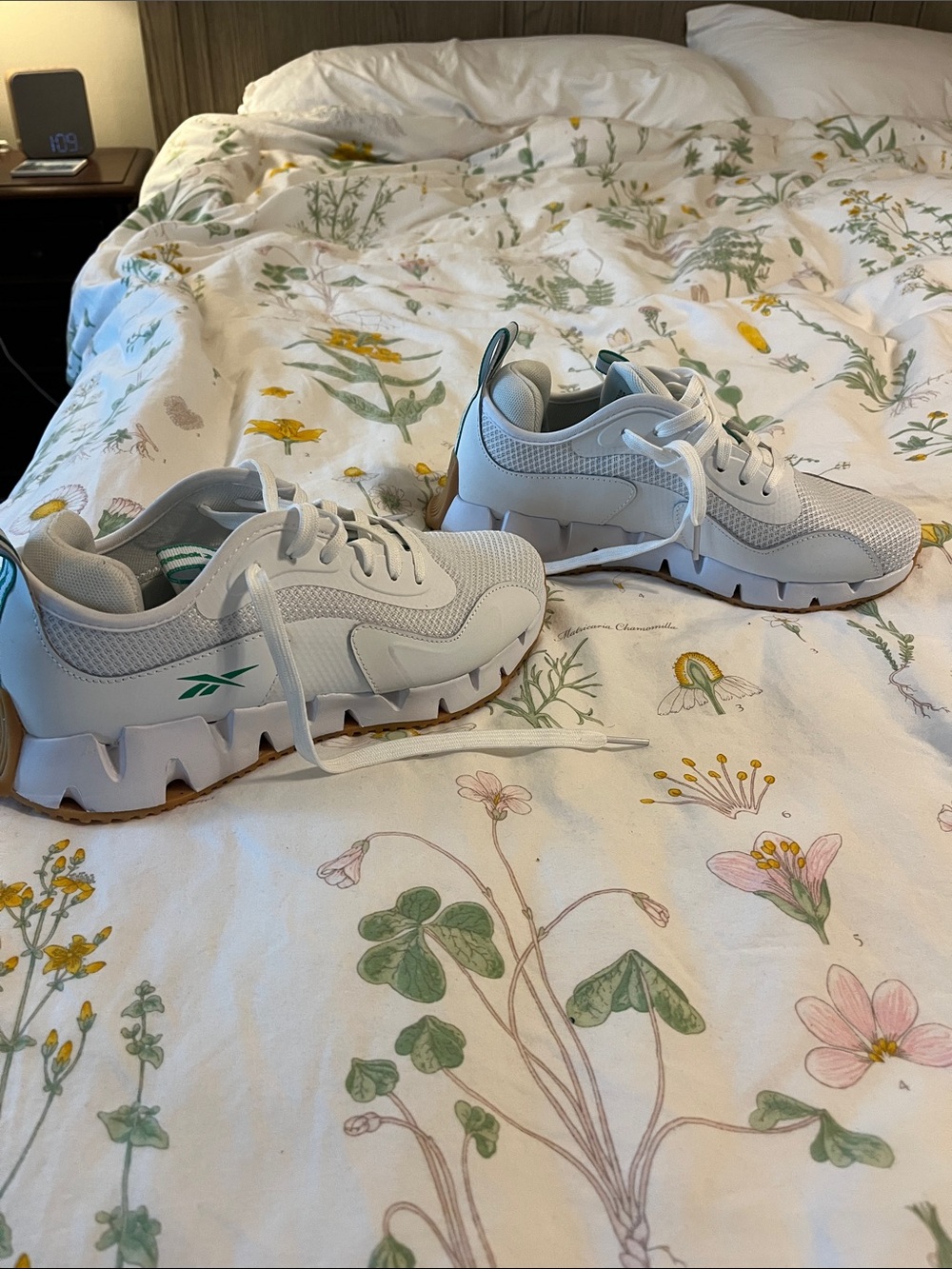 New Reebok Galaxy1 White Sneakers with Green Logo and Gum Sole